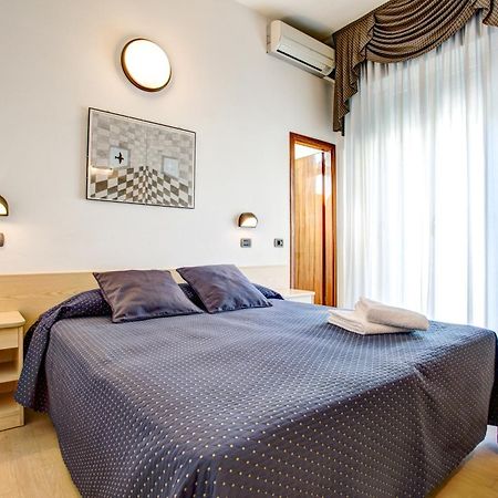 Hotel Villa Dei Gerani ริมินี ภายนอก รูปภาพ