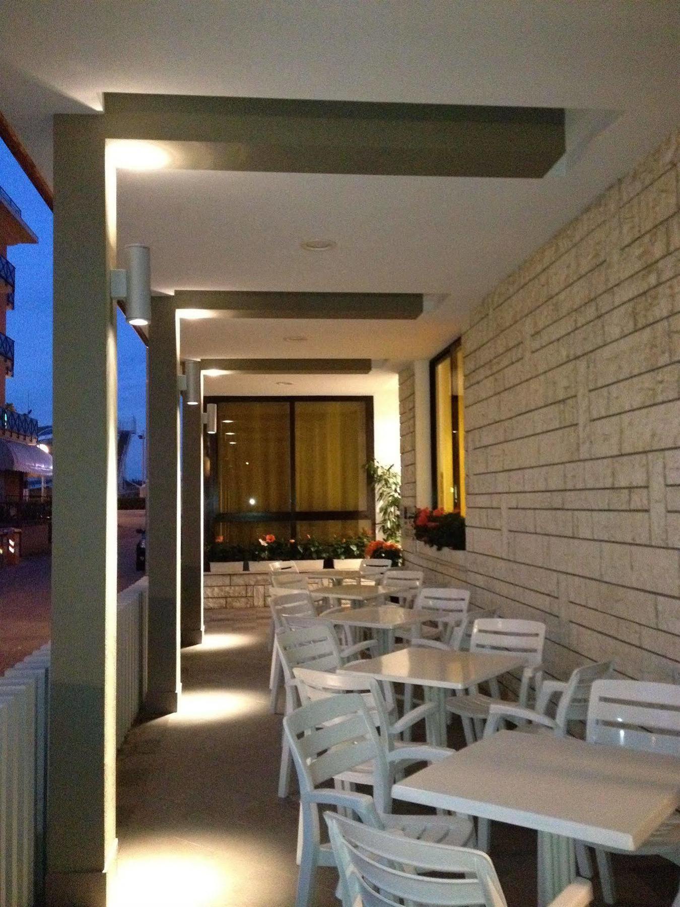 Hotel Villa Dei Gerani ริมินี ภายนอก รูปภาพ