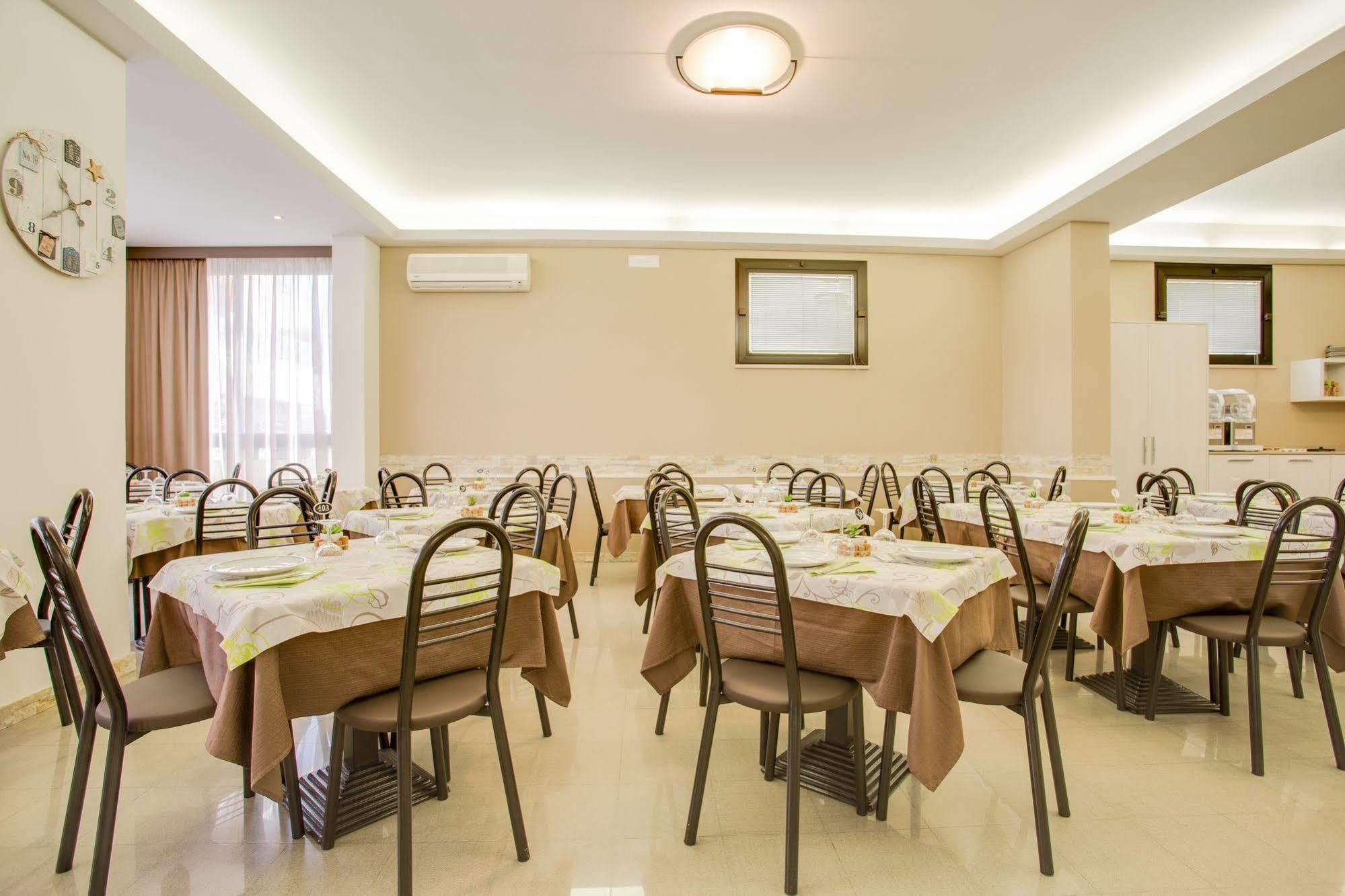 Hotel Villa Dei Gerani ริมินี ภายนอก รูปภาพ