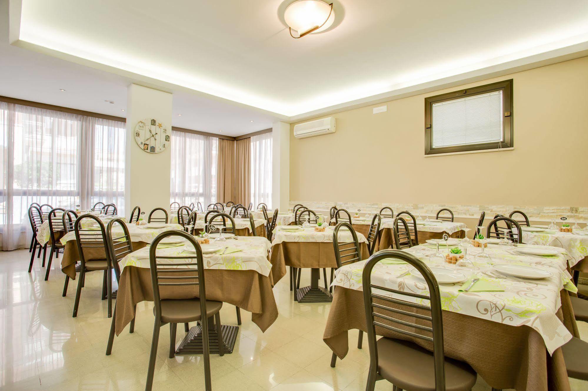 Hotel Villa Dei Gerani ริมินี ภายนอก รูปภาพ