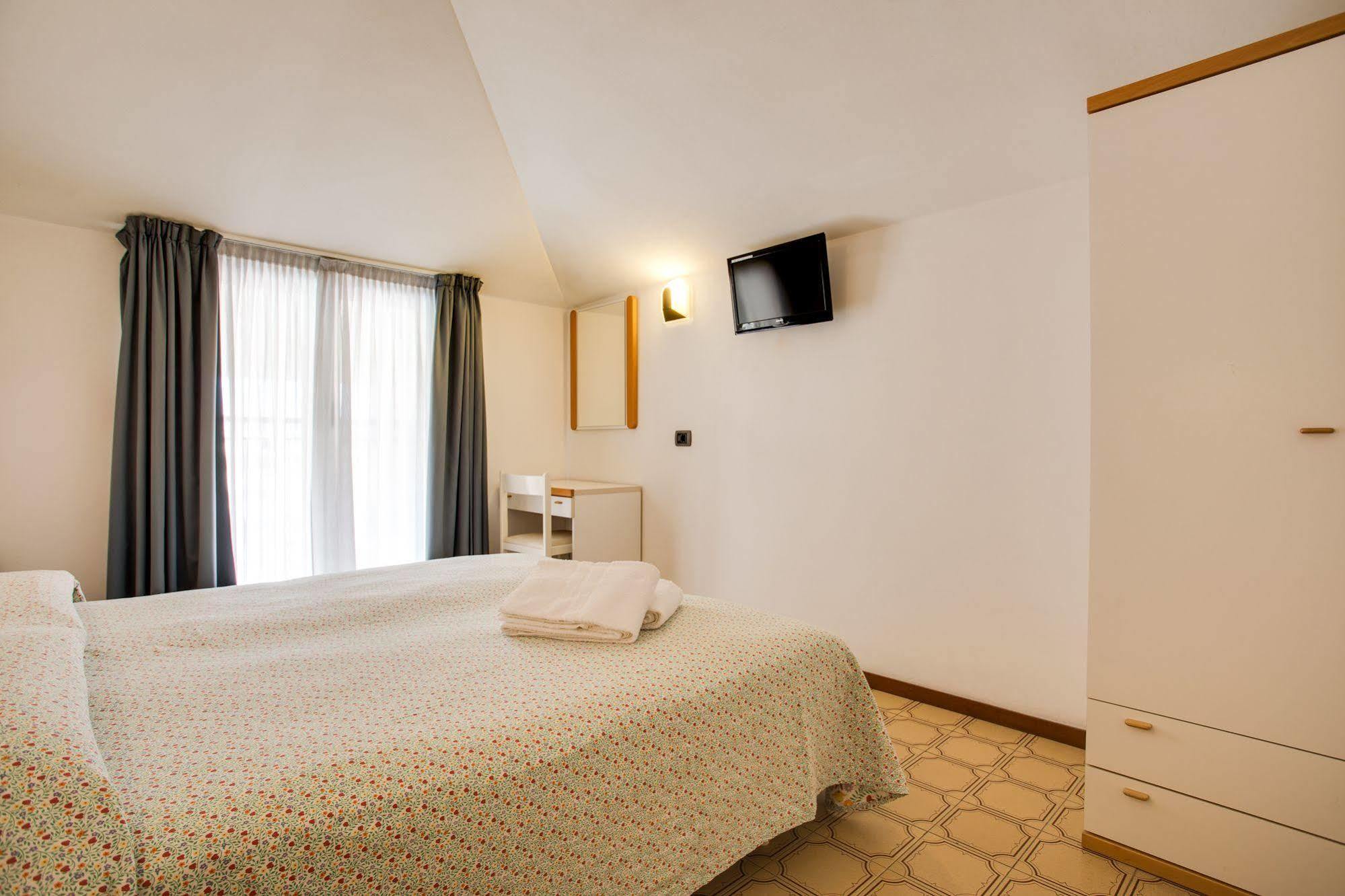 Hotel Villa Dei Gerani ริมินี ภายนอก รูปภาพ