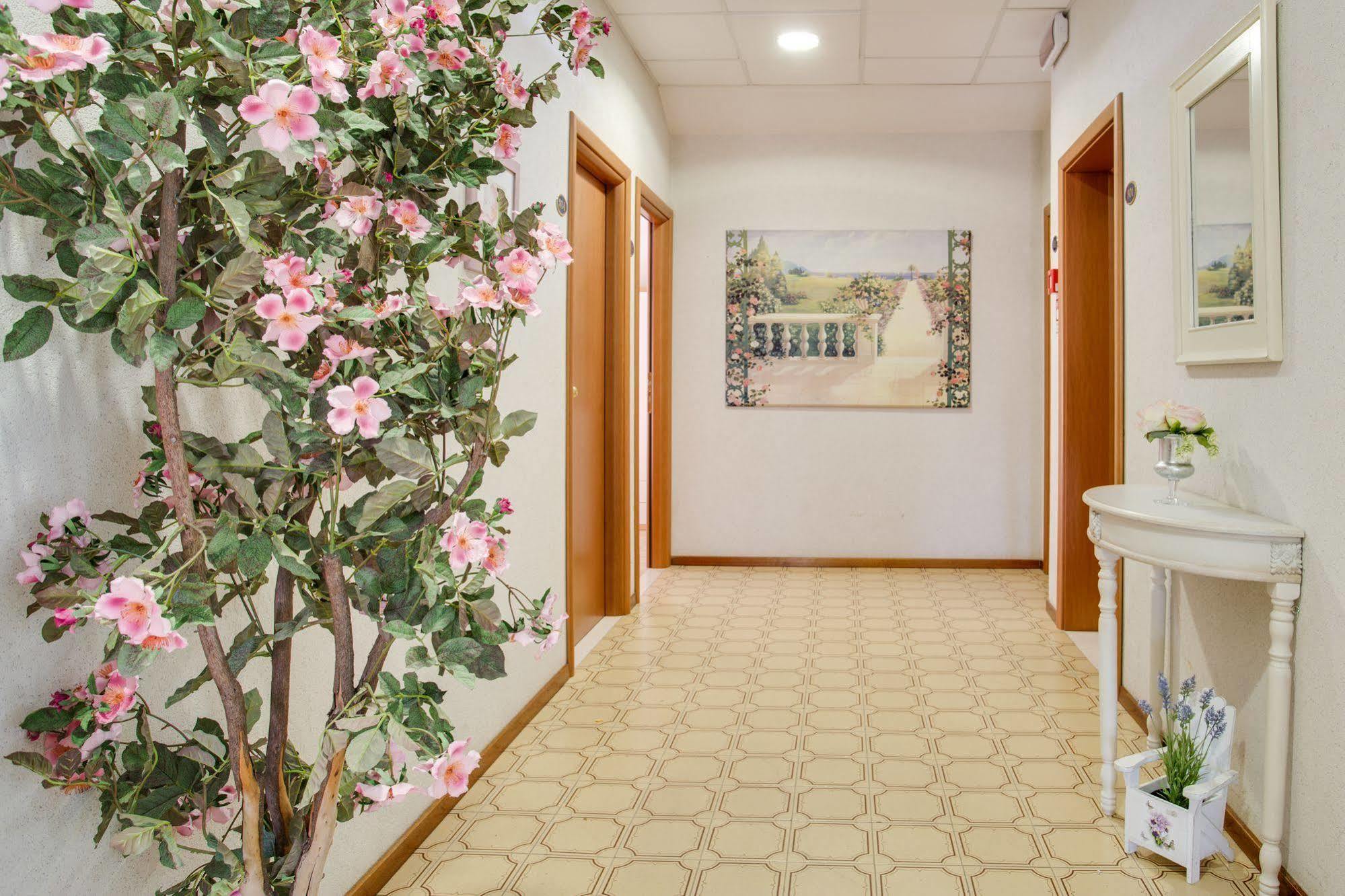 Hotel Villa Dei Gerani ริมินี ภายนอก รูปภาพ