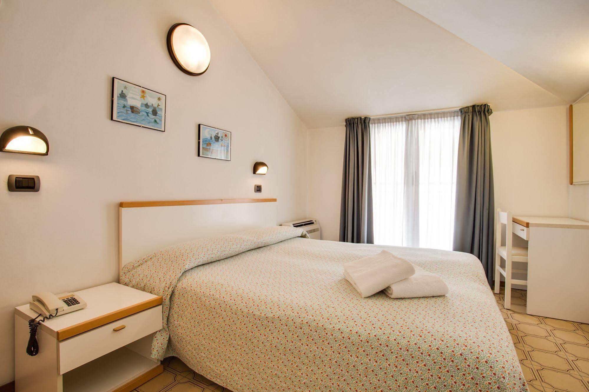 Hotel Villa Dei Gerani ริมินี ภายนอก รูปภาพ