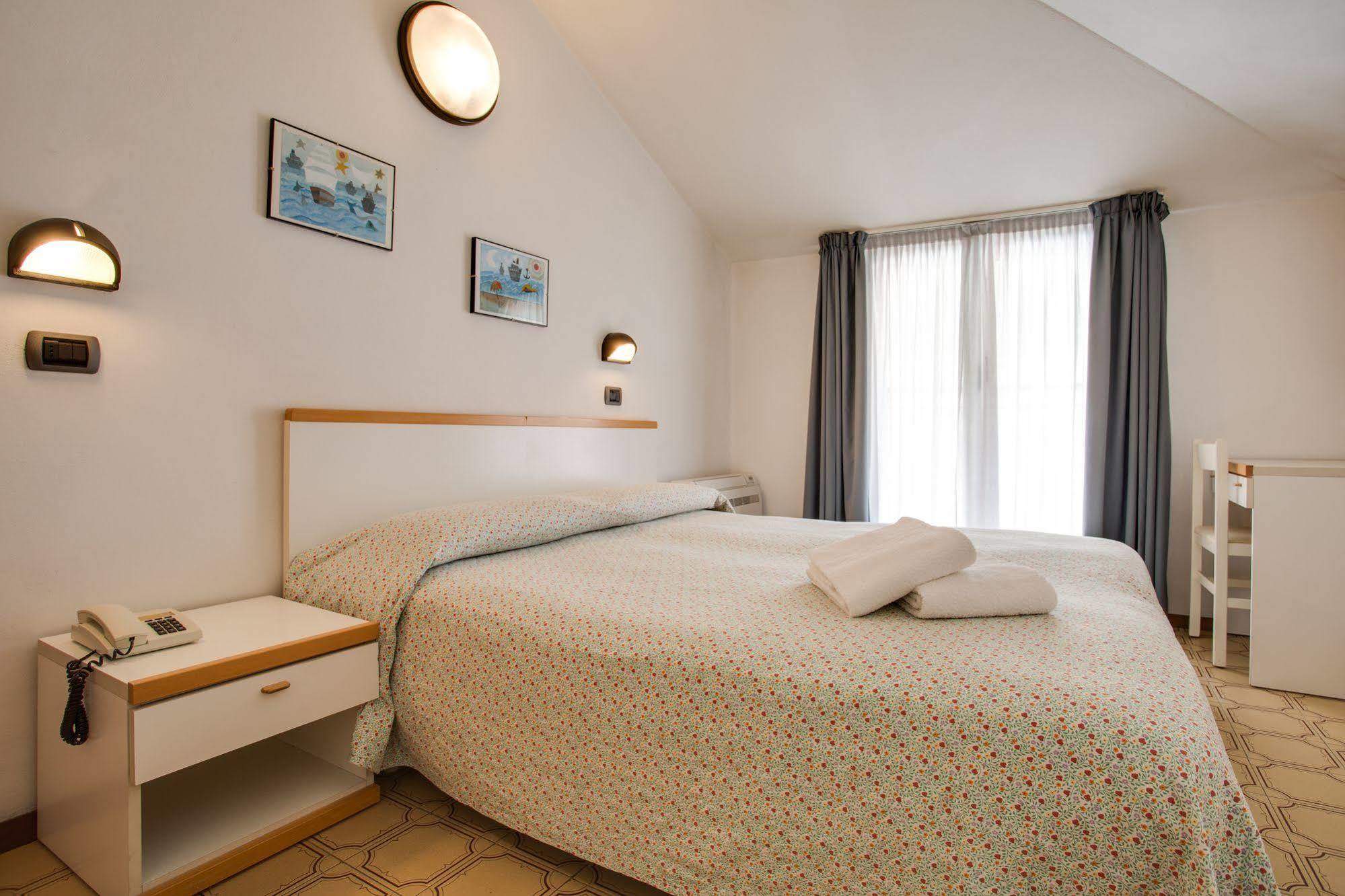 Hotel Villa Dei Gerani ริมินี ภายนอก รูปภาพ